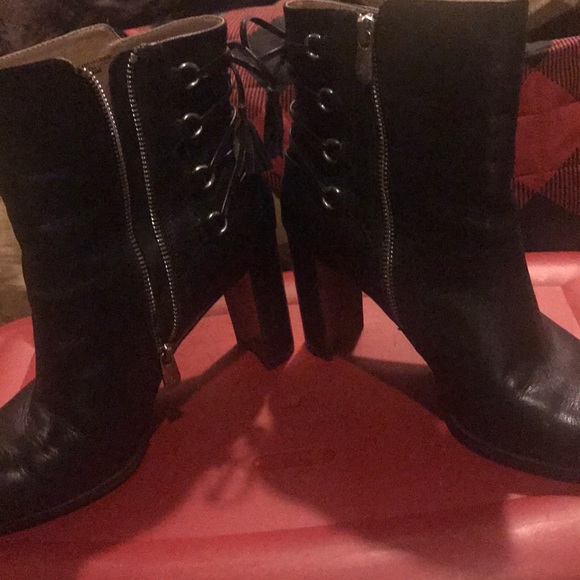 Shoes - Picture 2 of 7